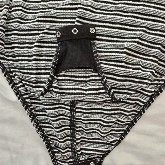 XS Striped Free people backless bodysuit - Picture 10 of 11
